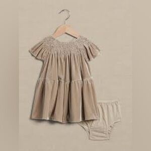 NWT Banana Republic Crushed Velvet Dress w/ Bloomer. 18-24 Months. Crystal Sand.